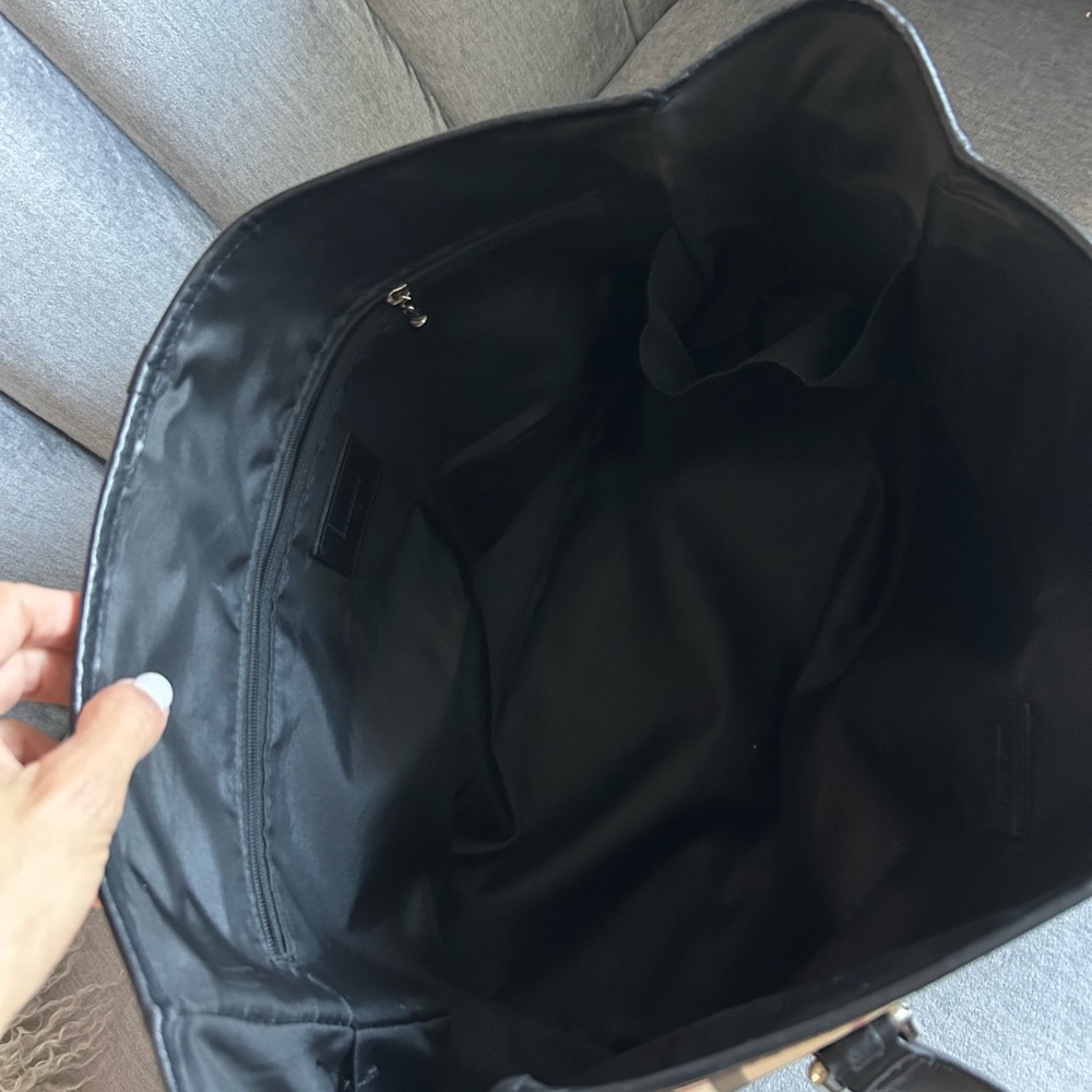 Burberry House Check Buckle Tote bag like new! - Picture 14 of 16